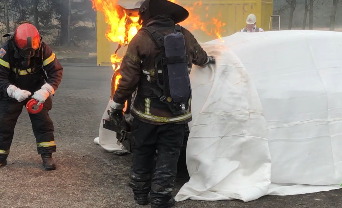 Aerosol unit placed under blanket